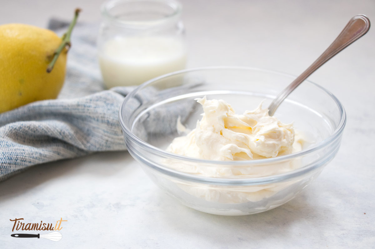Mascarpone fatto in casa con succo di limone