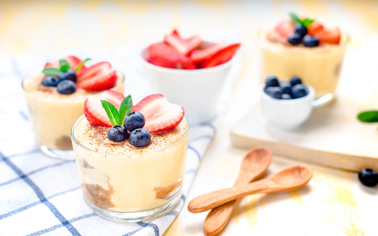 Tiramisù con fragole e cioccolato bianco