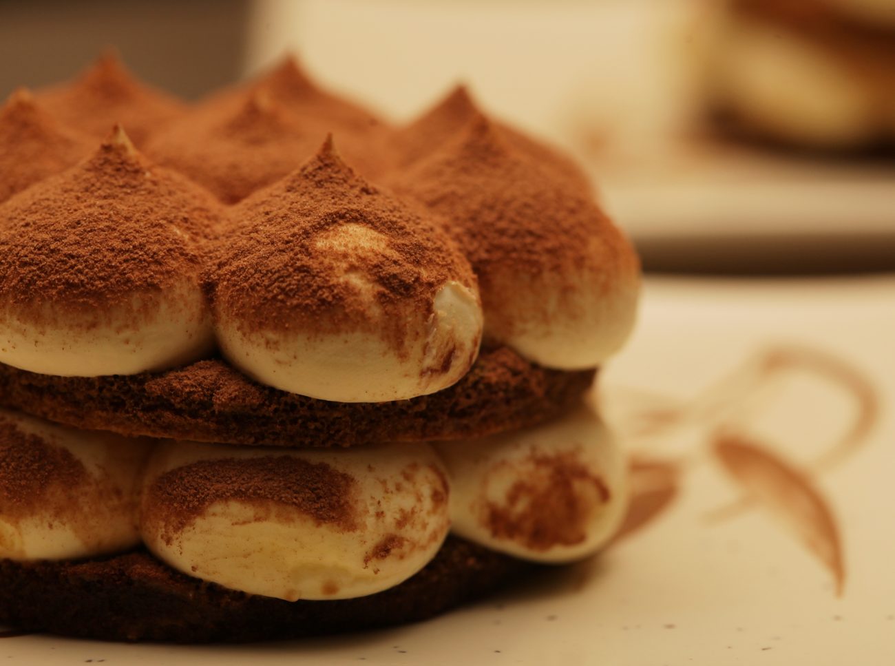 Tiramisù alla banana caramellata