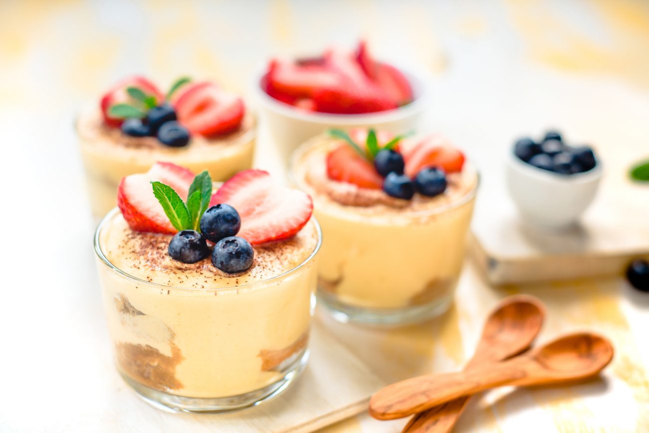 Tiramisù amaretti e frutti di bosco